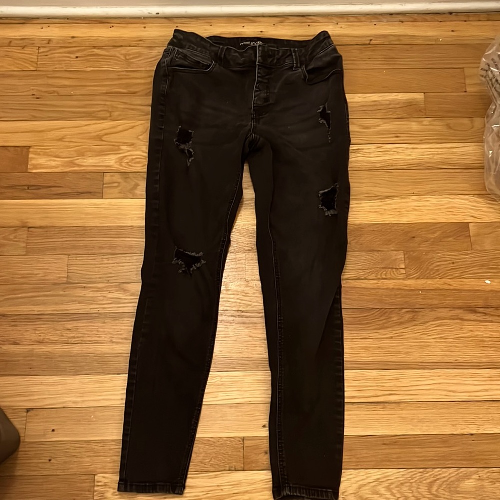 Cute comfy black ripped skinny jeans